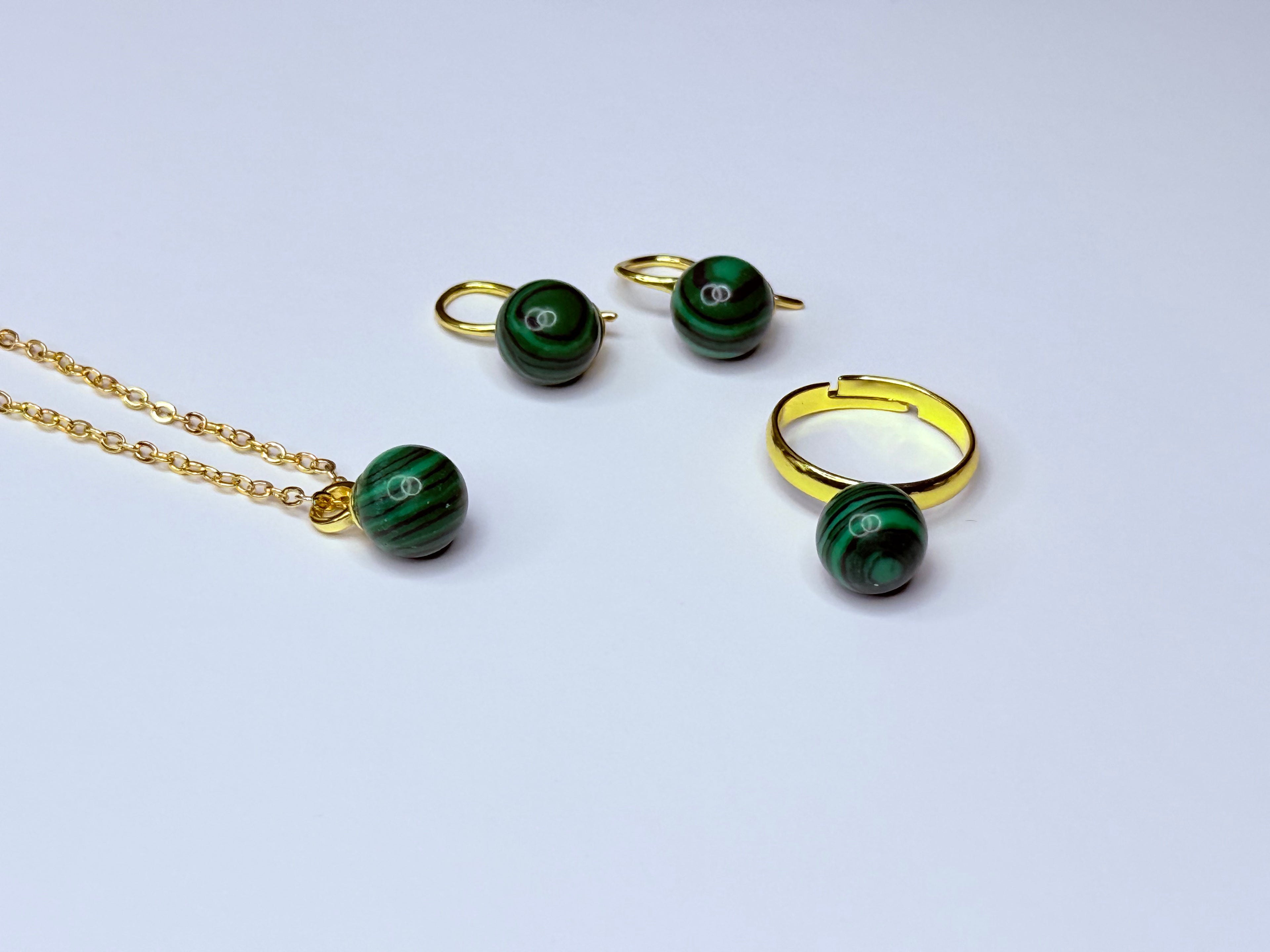 Genuine malachite green set.