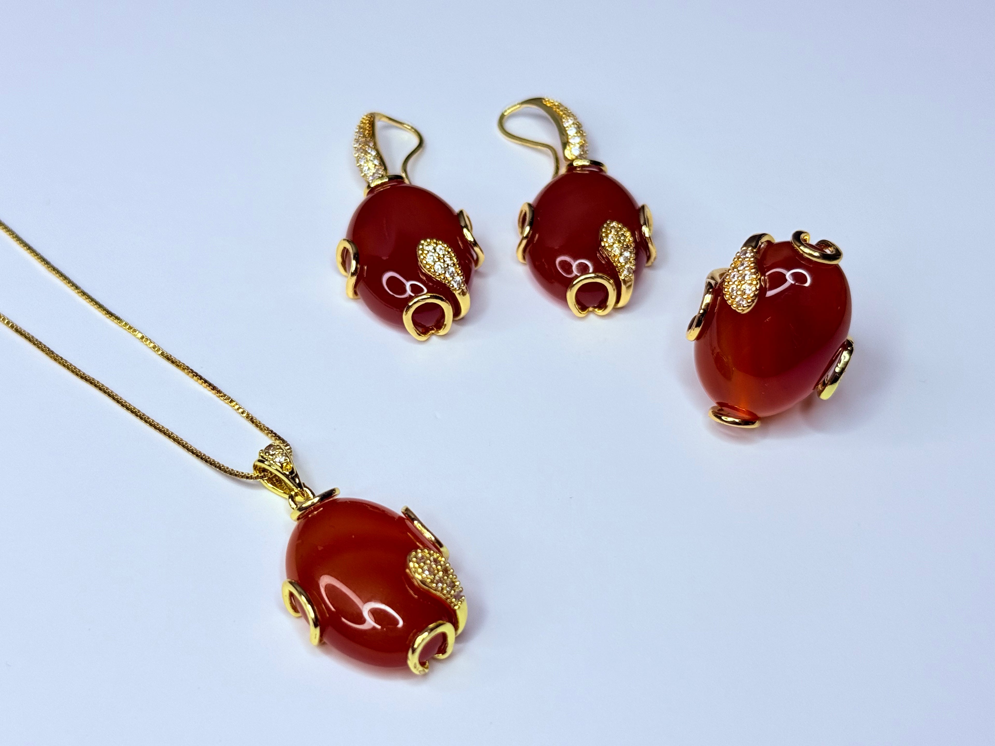 Natural carnelian stone set.