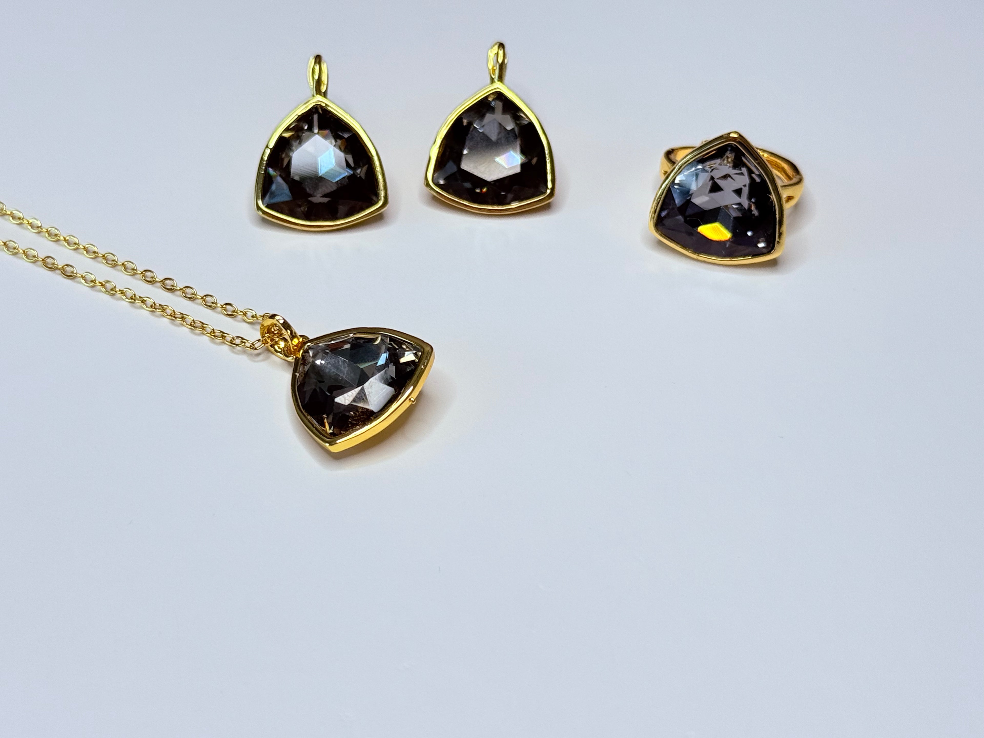 Solid gray-cut crystal set.
