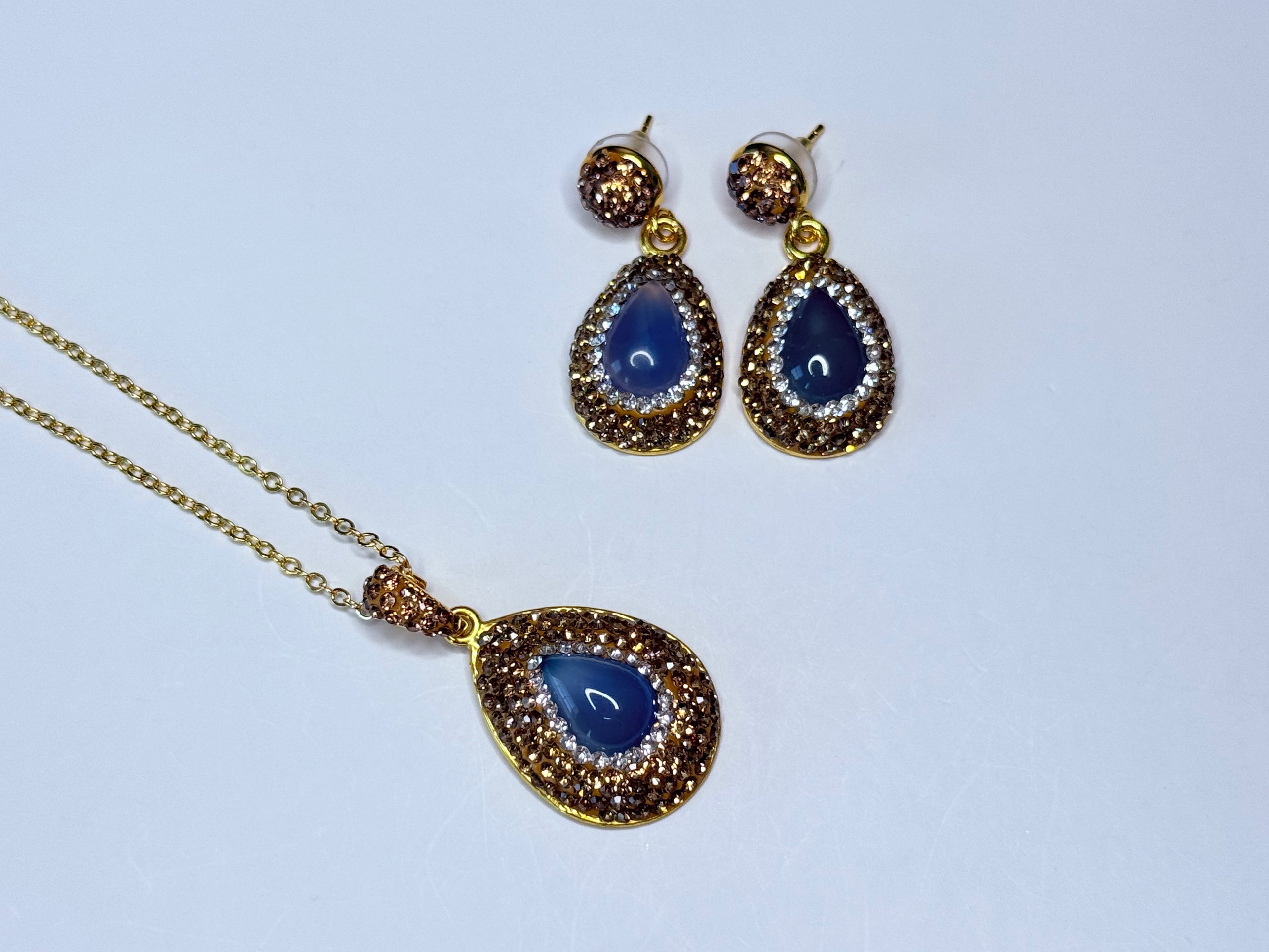 Chalcedony set.